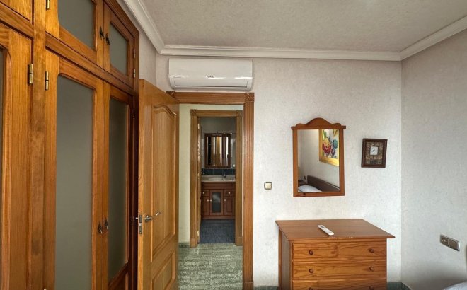 Herverkoop - Penthouse -
Torrevieja