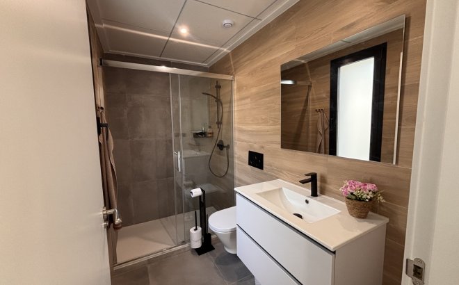 Resale - Villa -
Villamartin - Costa Blanca