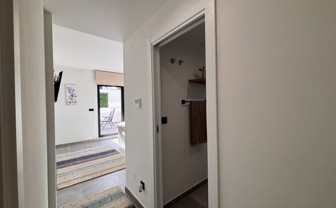 Resale - Villa -
Villamartin - Costa Blanca