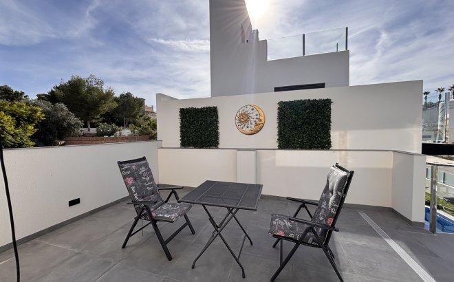 Resale - Villa -
Villamartin - Costa Blanca