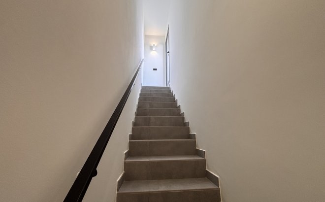 Resale - Villa -
Villamartin - Costa Blanca