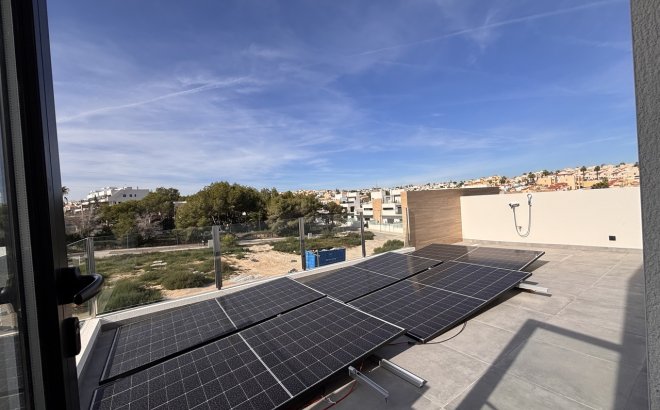 Resale - Villa -
Villamartin - Costa Blanca