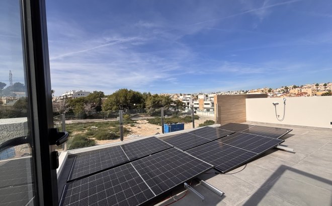 Resale - Villa -
Villamartin - Costa Blanca