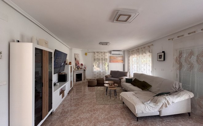 Resale - Villa -
Benijofar - Costa Blanca