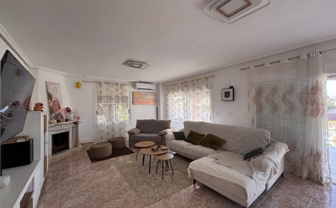 Resale - Villa -
Benijofar - Costa Blanca