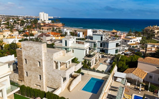 Resale - Villa -
La Zenia - Costa Blanca