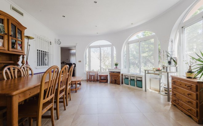 Resale - Villa -
Torrevieja - Costa Blanca