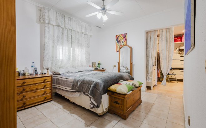 Resale - Villa -
Torrevieja - Costa Blanca