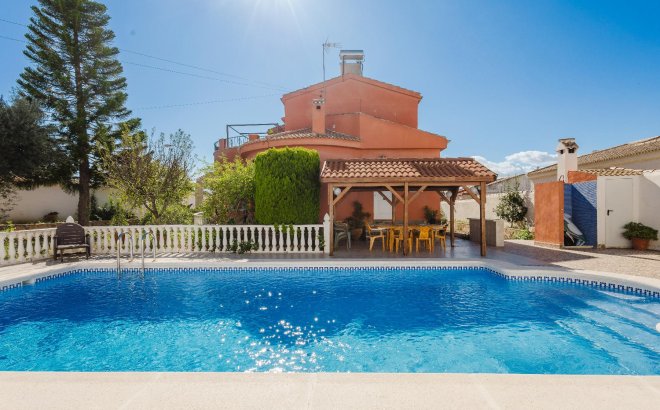 Resale - Villa -
Torrevieja - Costa Blanca
