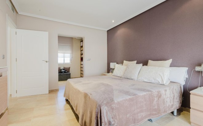 Resale - Villa -
Torrevieja - Costa Blanca