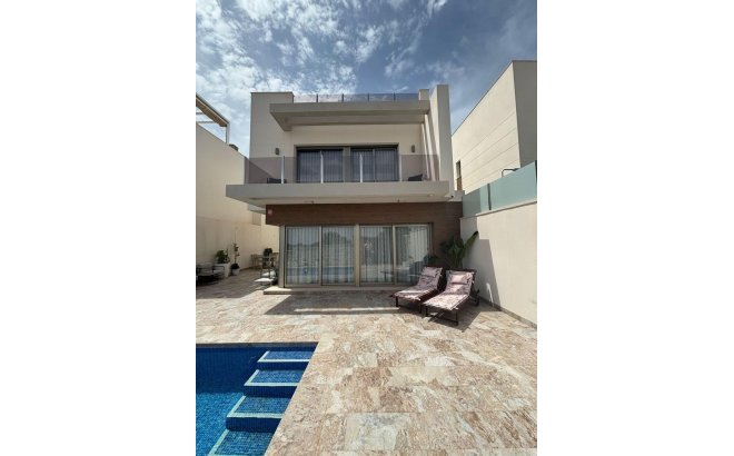 Resale - Villa -
Orihuela Costa - Villamartín-las Filipinas