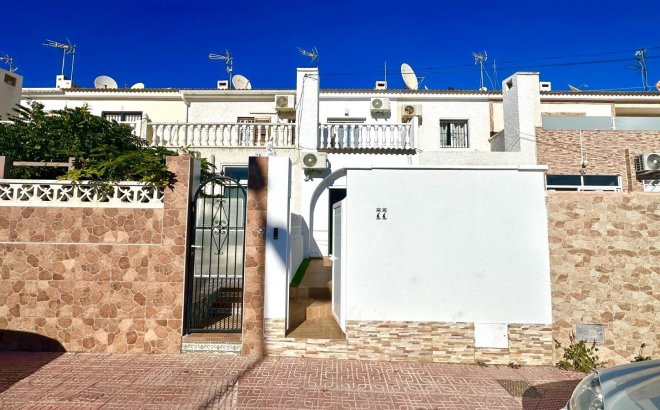 Resale - Town House -
Torrevieja - Estacion De Autobuses