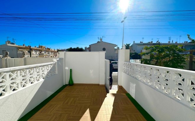 Resale - Town House -
Torrevieja - Estacion De Autobuses