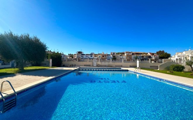 Resale - Town House -
Torrevieja - Estacion De Autobuses