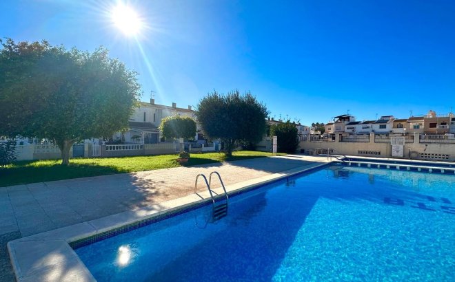 Resale - Town House -
Torrevieja - Estacion De Autobuses