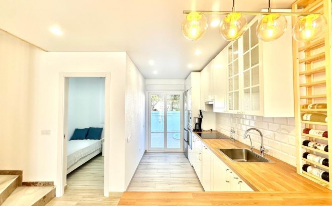 Resale - Town House -
Torrevieja - Estacion De Autobuses