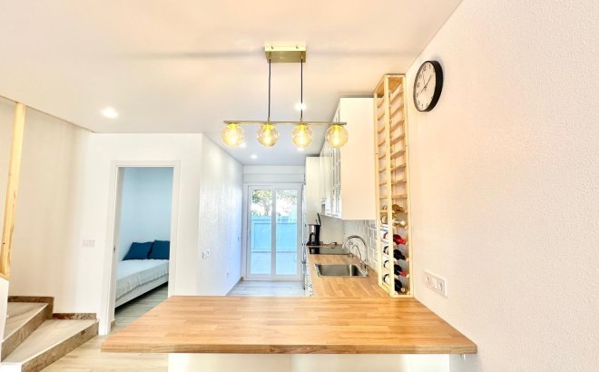 Resale - Town House -
Torrevieja - Estacion De Autobuses