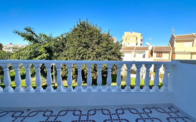 Resale - Town House -
Torrevieja - Estacion De Autobuses