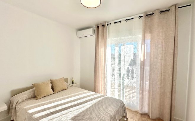 Resale - Town House -
Torrevieja - Estacion De Autobuses