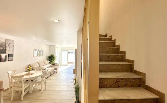 Resale - Town House -
Torrevieja - Estacion De Autobuses