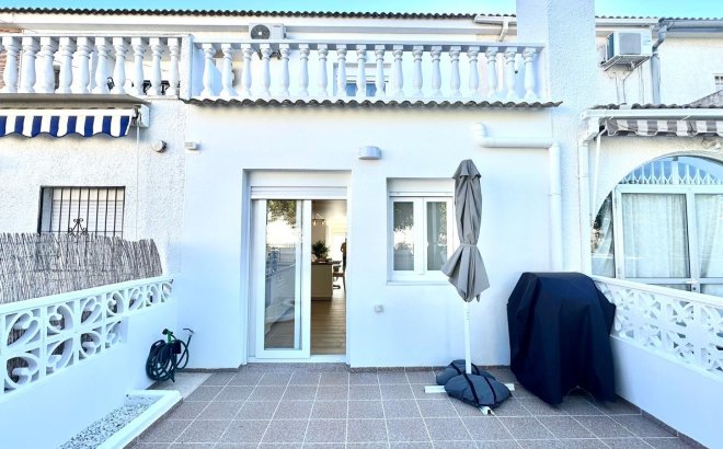 Resale - Town House -
Torrevieja - Estacion De Autobuses