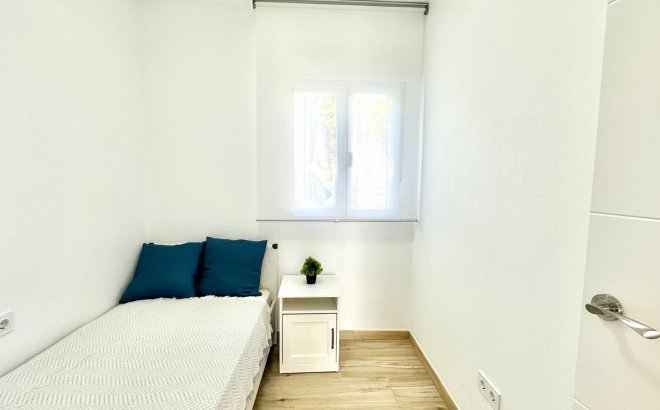 Resale - Town House -
Torrevieja - Estacion De Autobuses