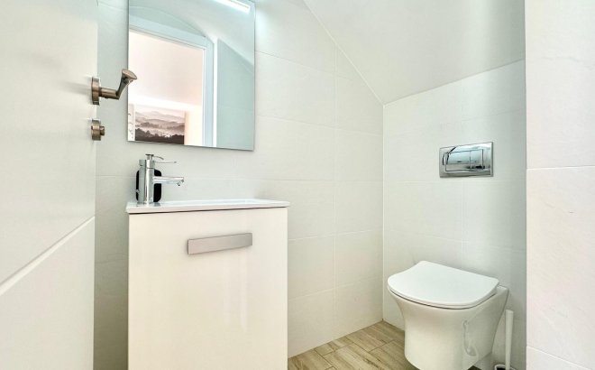 Resale - Town House -
Torrevieja - Estacion De Autobuses