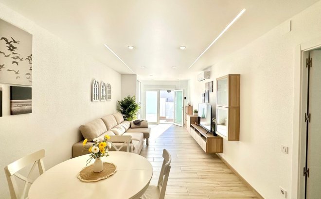 Resale - Town House -
Torrevieja - Estacion De Autobuses