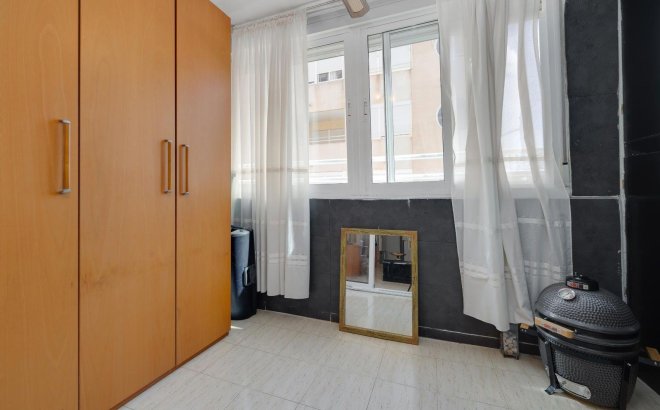 Resale - Apartment -
Torrevieja - La Siesta - El Salado - Torreta