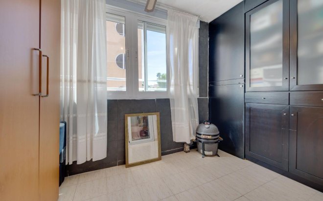 Resale - Apartment -
Torrevieja - La Siesta - El Salado - Torreta