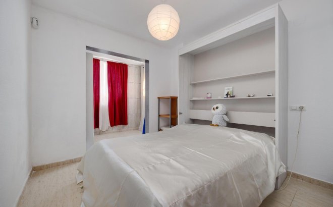 Resale - Apartment -
Torrevieja - La Siesta - El Salado - Torreta