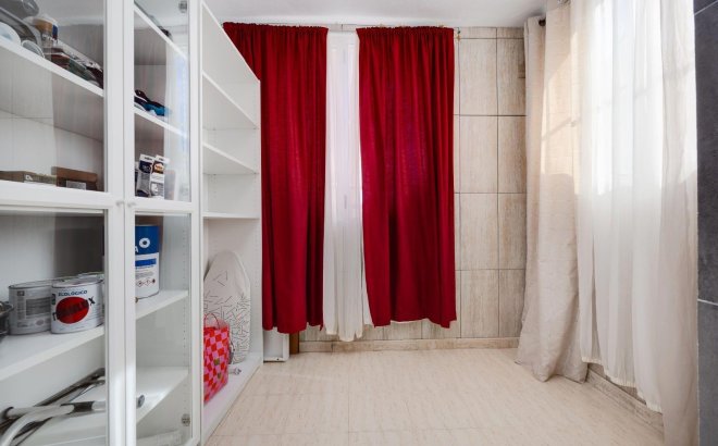 Resale - Apartment -
Torrevieja - La Siesta - El Salado - Torreta