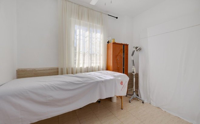 Resale - Apartment -
Torrevieja - La Siesta - El Salado - Torreta