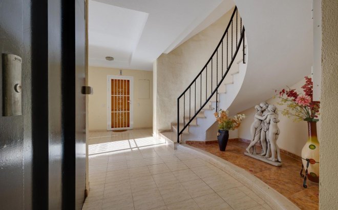 Resale - Apartment -
Torrevieja - La Siesta - El Salado - Torreta