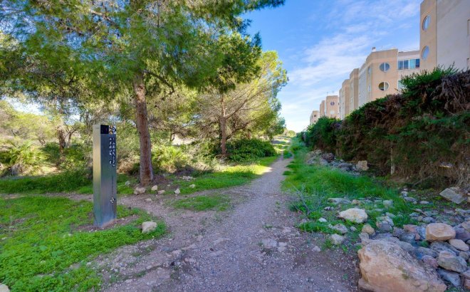 Resale - Apartment -
Torrevieja - La Siesta - El Salado - Torreta