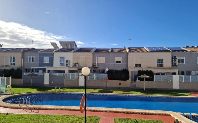 Herverkoop - Town House -
Torrevieja - Torreblanca