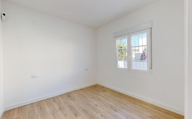 Resale - Bungalow -
Villamartin - Costa Blanca