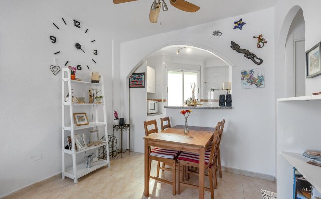 Resale - Bungalow -
Orihuela Costa