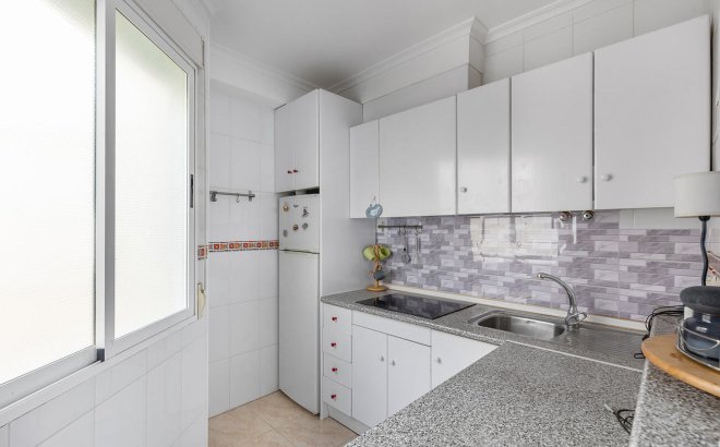 Resale - Bungalow -
Orihuela Costa