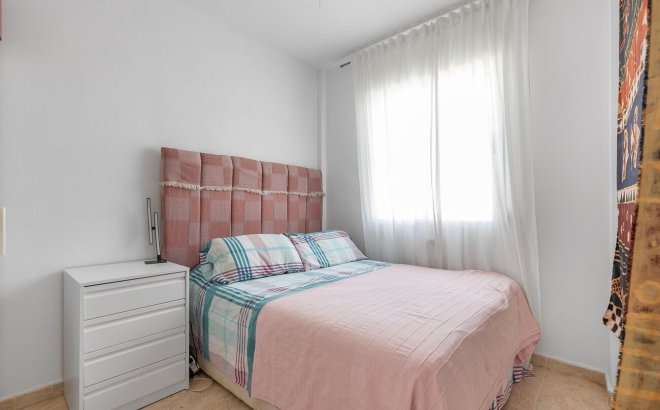 Resale - Bungalow -
Orihuela Costa