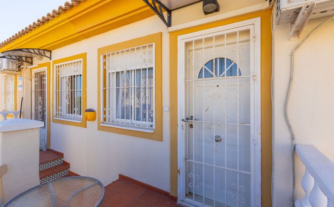 Resale - Bungalow -
Orihuela Costa