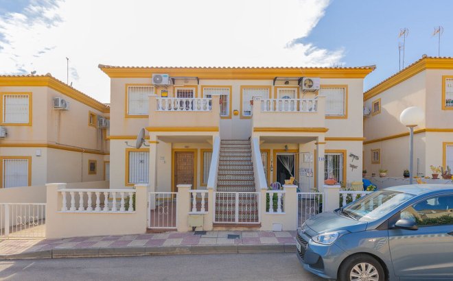 Resale - Bungalow -
Orihuela Costa