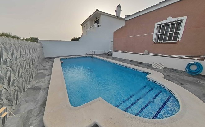 Resale - Villa -
Torrevieja - San Luis