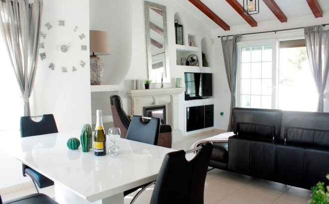 Resale - Villa -
Orihuela Costa - Costa Blanca