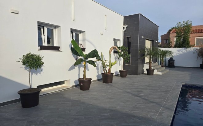 Resale - Villa -
Rojales - Inland