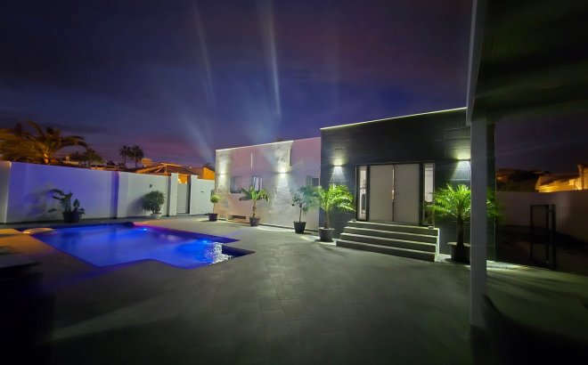 Resale - Villa -
Rojales - Inland