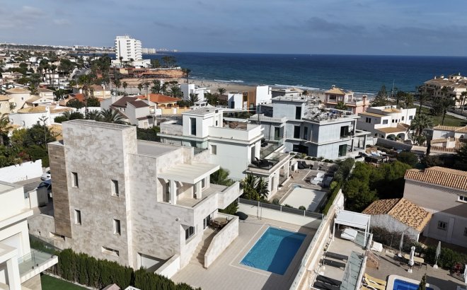 Resale - Villa -
La Zenia - Costa Blanca