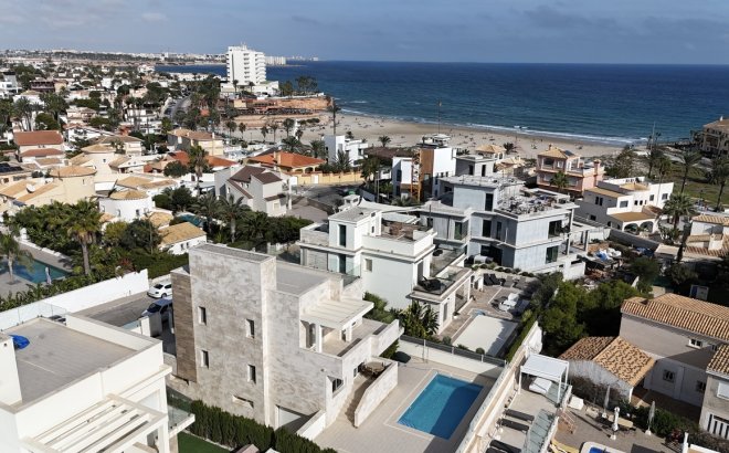 Resale - Villa -
La Zenia - Costa Blanca