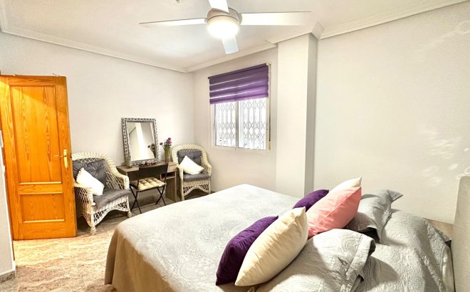 Resale - Apartment -
Torrevieja - Centro