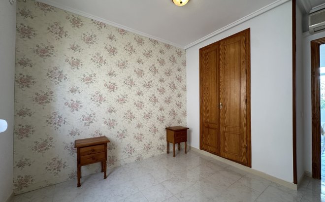 Herverkoop - Dúplex -
La Mata - Costa Blanca